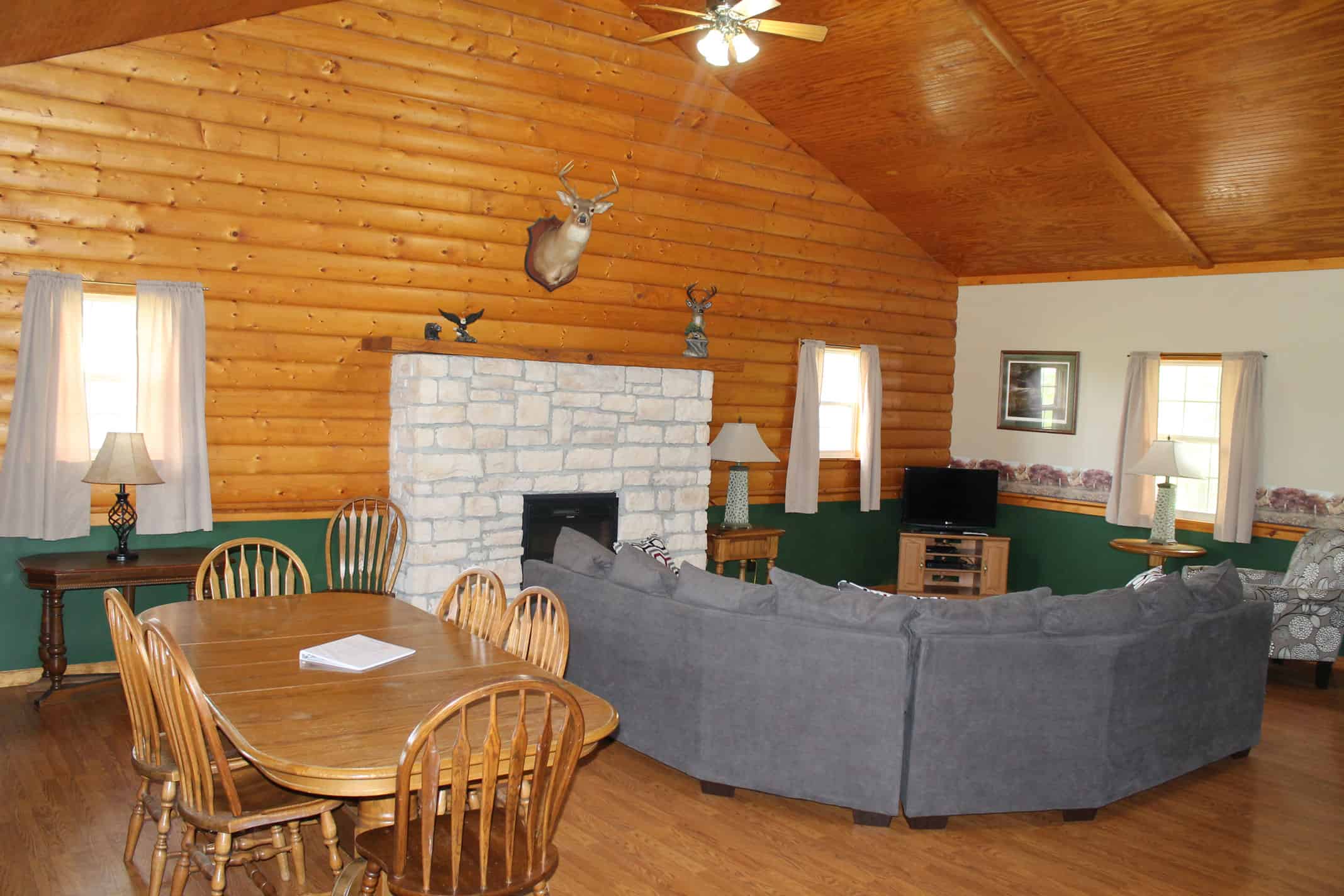 living area of a three bedroom cabin located near lake shelbyville in illinois