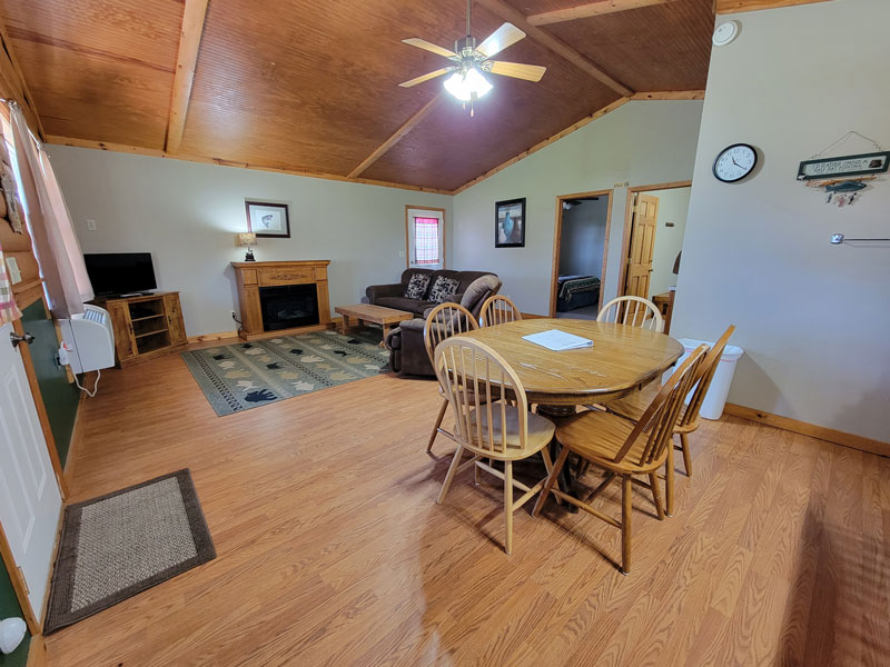 whitetail-crossing-cabins-two-bedroom-6-7-11-14-cabins-gallery-03