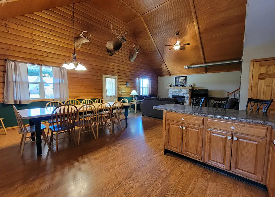 whitetail-crossing-cabins-shelbyville-il-the-grand-gallery-04