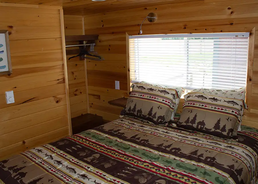 whitetail-crossing-cabins-shelbyville-il-tiny-house-02-gallery-03