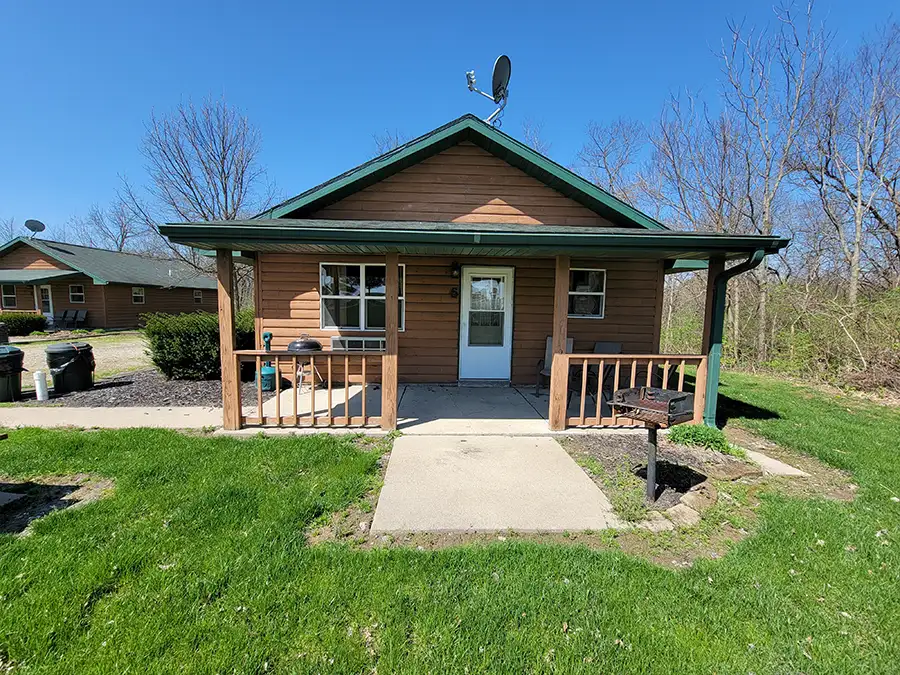 two bedroom vacation cabin rental for the shelbyville illinois area cabin number 6